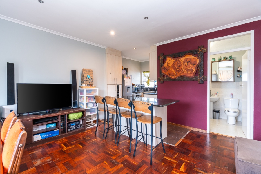 To Let 1 Bedroom Property for Rent in Pinelands Western Cape